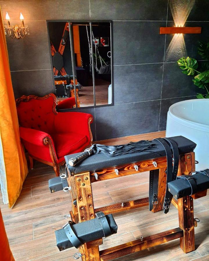 La Loveroom Bdsm De Nice " La Chambre Luxe Des Desirs " 外观 照片