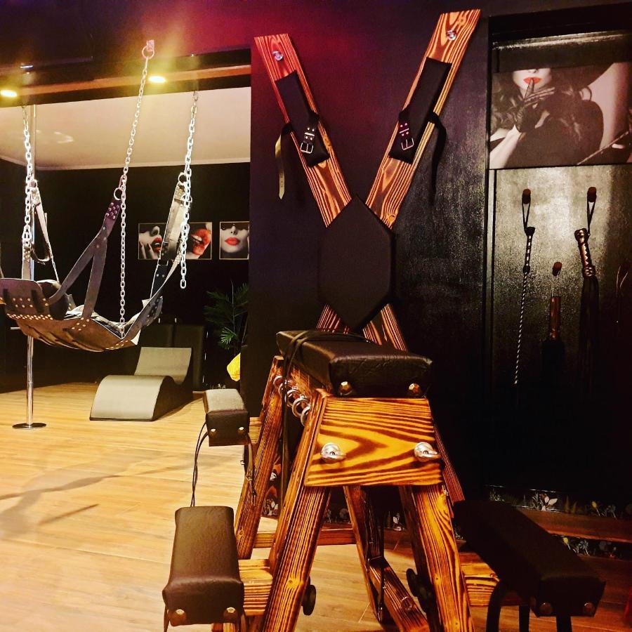 La Loveroom Bdsm De Nice " La Chambre Luxe Des Desirs " 外观 照片